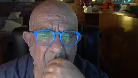 Snapshot of patvac chatting on 02-22-25, 01:35 patvac online show from 02-22-25, 01:35