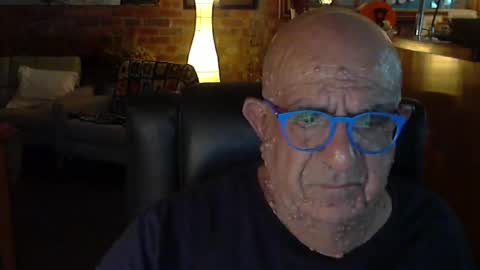 Snapshot of patvac chatting on 02-25-25, 01:39 patvac online show from 02-25-25, 01:39