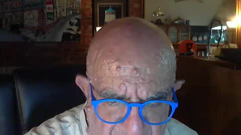 Snapshot of patvac chatting on 02-28-25, 02:42 patvac online show from 02-28-25, 02:42