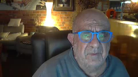 Snapshot of patvac chatting on 09-16-25, 02:51 patvac online show from 09-16-25, 02:51