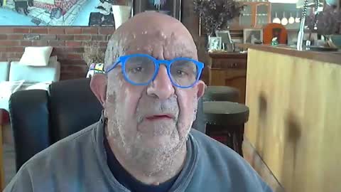 Snapshot of patvac chatting on 09-18-25, 01:40 patvac online show from 09-18-25, 01:40