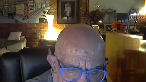 Snapshot of patvac chatting on 09-22-25, 02:08 patvac online show from 09-22-25, 02:08