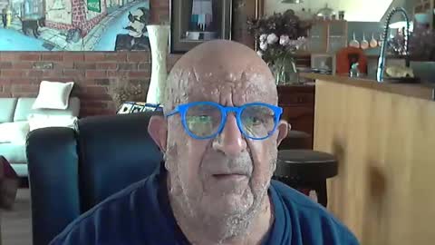 Snapshot of patvac chatting on 11-17-25, 11:32 patvac online show from 11-17-25, 11:32