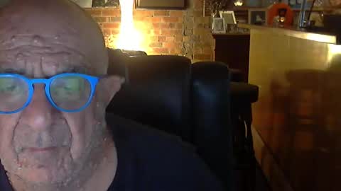 Snapshot of patvac chatting on 12-14-25, 01:27 patvac online show from 12-14-25, 01:27