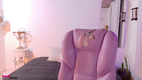 Sofa online show from 05-28-26, 04:54