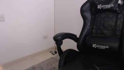 Snapshot of pau_heart chatting on 12-20-25, 02:57 Paulina online show from 12-20-25, 02:57