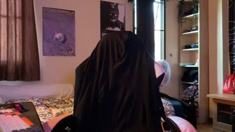 Snapshot of paul_razor chatting on 05-18-26, 04:07 Paul online show from 05-18-26, 04:07