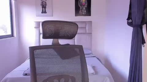 Snapshot of paul_roger chatting on 02-19-25, 12:33 PAUL ROGER online show from 02-19-25, 12:33