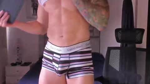 Snapshot of paul_roger chatting on 09-29-25, 04:56 PAUL ROGER online show from 09-29-25, 04:56