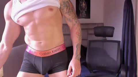 Snapshot of paul_roger chatting on 10-01-25, 06:47 PAUL ROGER online show from 10-01-25, 06:47