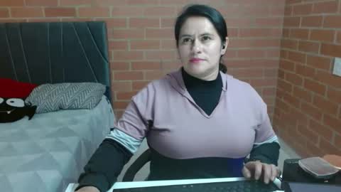 Snapshot of paula__117 chatting on 05-05-26, 07:00 paula__117 online show from 05-05-26, 07:00