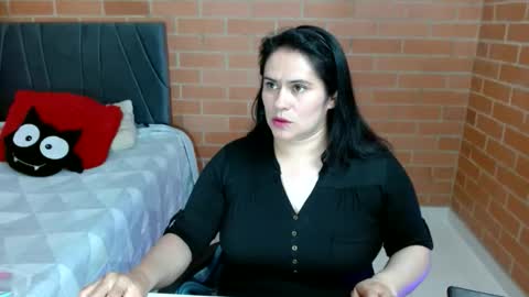 Snapshot of paula__117 chatting on 06-08-26, 08:53 paula__117 online show from 06-08-26, 08:53