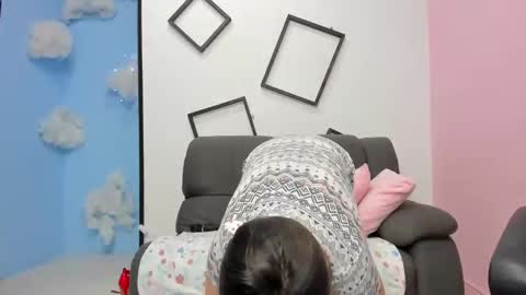 Snapshot of paula_miler1 chatting on 10-27-25, 02:10 paula_miler1 online show from 10-27-25, 02:10