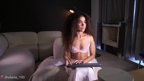 Snapshot of paulacora100 chatting on 06-07-26, 06:44 Paula online show from 06-07-26, 06:44