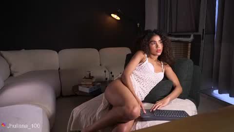 Snapshot of paulacora100 chatting on 06-24-26, 09:25 Paula online show from 06-24-26, 09:25