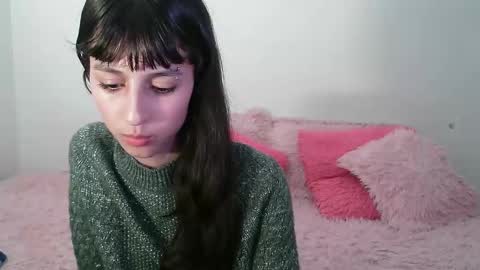 Snapshot of paulainblue chatting on 02-11-25, 02:35 online show from 02-11-25, 02:35