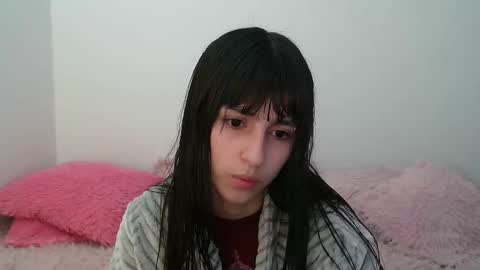 Snapshot of paulainblue chatting on 02-20-25, 05:01 online show from 02-20-25, 05:01