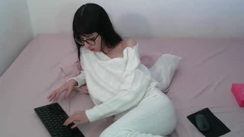 Snapshot of paulainblue chatting on 10-26-25, 02:17 online show from 10-26-25, 02:17