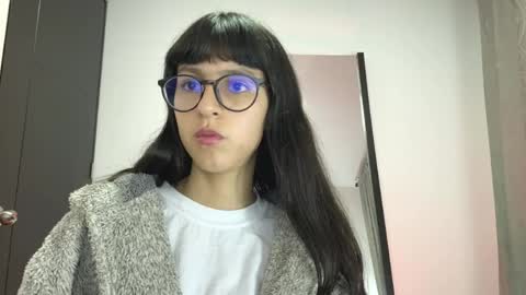Snapshot of paulainblue chatting on 06-08-26, 05:08 online show from 06-08-26, 05:08