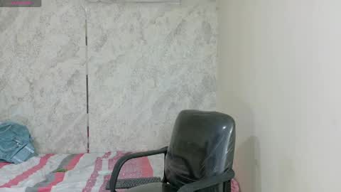 Snapshot of paulina_0_ chatting on 05-24-26, 01:27 paulina_0_ online show from 05-24-26, 01:27