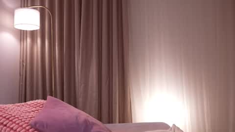 pauline_7 online show from 01-14-26, 04:01