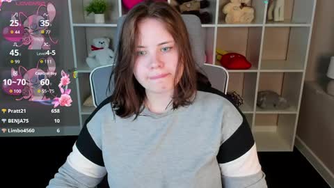 Erica online show from 04-25-26, 01:41