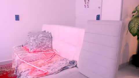 Snapshot of paulinerussell chatting on 02-25-25, 05:25 vle online show from 02-25-25, 05:25