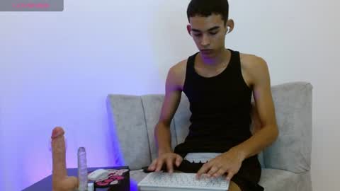Snapshot of paulosex12 chatting on 06-25-26, 11:53 paulosex12 online show from 06-25-26, 11:53