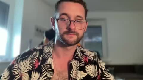 Snapshot of paulsimpsn chatting on 09-08-25, 04:39 love bush online show from 09-08-25, 04:39