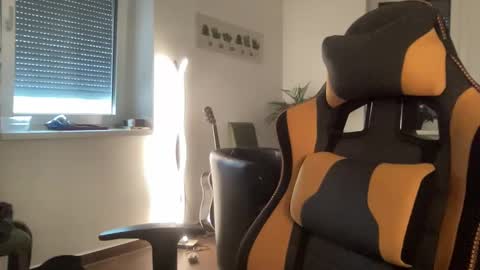 Snapshot of paulsimpsn chatting on 09-16-25, 06:14 love bush online show from 09-16-25, 06:14