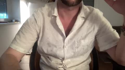 Snapshot of paulsimpsn chatting on 09-19-25, 04:51 love bush online show from 09-19-25, 04:51