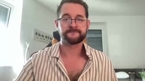 Snapshot of paulsimpsn chatting on 09-28-25, 09:14 love bush online show from 09-28-25, 09:14