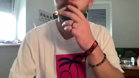 Snapshot of paulsimpsn chatting on 10-05-25, 09:51 love bush online show from 10-05-25, 09:51