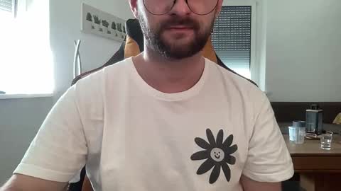 Snapshot of paulsimpsn chatting on 10-19-25, 08:48 love bush online show from 10-19-25, 08:48