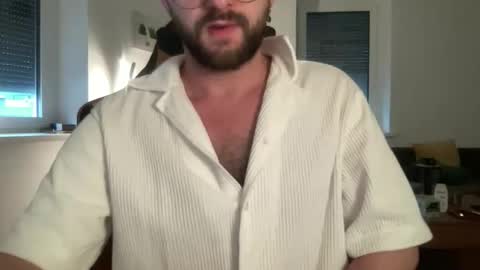 Snapshot of paulsimpsn chatting on 11-18-25, 06:51 love bush online show from 11-18-25, 06:51