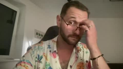 Snapshot of paulsimpsn chatting on 06-27-26, 07:52 love bush online show from 06-27-26, 07:52