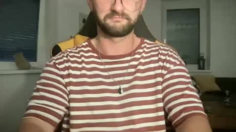 Snapshot of paulsimpsn chatting on 06-30-26, 06:53 love bush online show from 06-30-26, 06:53