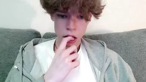 Snapshot of pawclaw chatting on 07-19-26, 01:20 pawclaw online show from 07-19-26, 01:20