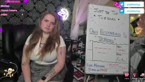 Snapshot of pawggoddess778 chatting on 12-11-24, 03:13 ArtsyHeartsyy online show from 12-11-24, 03:13