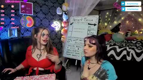 Snapshot of pawggoddess778 chatting on 01-11-25, 04:48 ArtsyHeartsyy online show from 01-11-25, 04:48