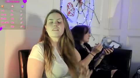 Snapshot of pawggoddess778 chatting on 01-21-25, 04:54 ArtsyHeartsyy online show from 01-21-25, 04:54