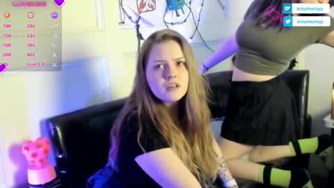 Snapshot of pawggoddess778 chatting on 01-24-25, 05:10 ArtsyHeartsyy online show from 01-24-25, 05:10