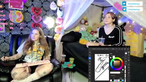 Snapshot of pawggoddess778 chatting on 01-30-25, 05:30 ArtsyHeartsyy online show from 01-30-25, 05:30