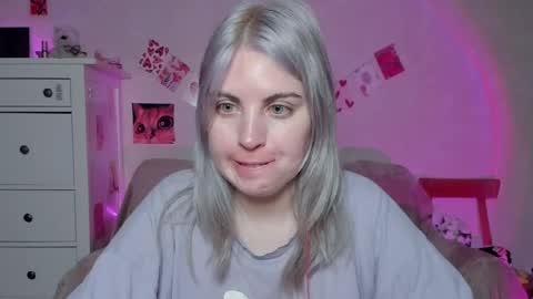 Snapshot of pawwsup1 chatting on 05-23-26, 05:56 Allisses online show from 05-23-26, 05:56