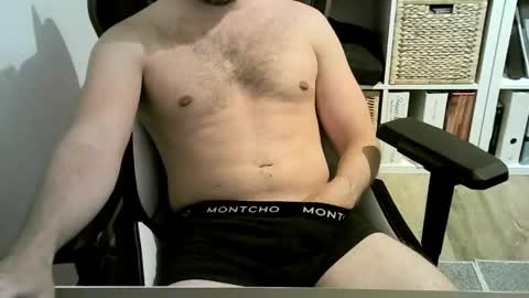 Snapshot of paxo0207 chatting on 06-09-26, 04:18 Jan online show from 06-09-26, 04:18