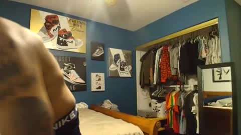 Snapshot of pcuddy3 chatting on 10-18-25, 12:39 Phenomenal online show from 10-18-25, 12:39