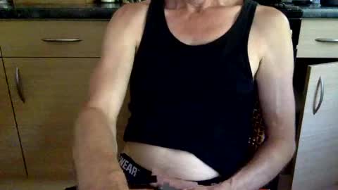 Snapshot of pea23 chatting on 07-08-26, 12:31 pea23 online show from 07-08-26, 12:31
