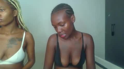 Snapshot of peach_ebonny chatting on 04-30-26, 08:09 peach_ebonny online show from 04-30-26, 08:09