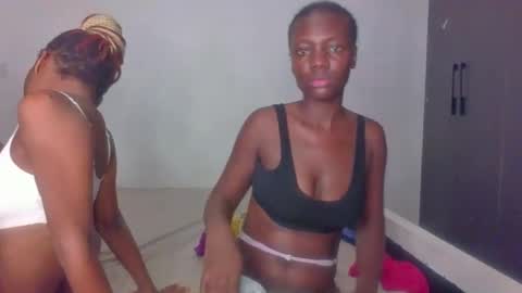Snapshot of peach_ebonny chatting on 05-13-26, 09:00 peach_ebonny online show from 05-13-26, 09:00