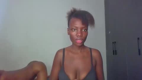 Snapshot of peach_ebonny chatting on 05-19-26, 06:42 peach_ebonny online show from 05-19-26, 06:42